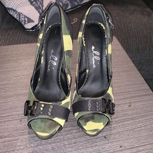 ELLIE camo high heels